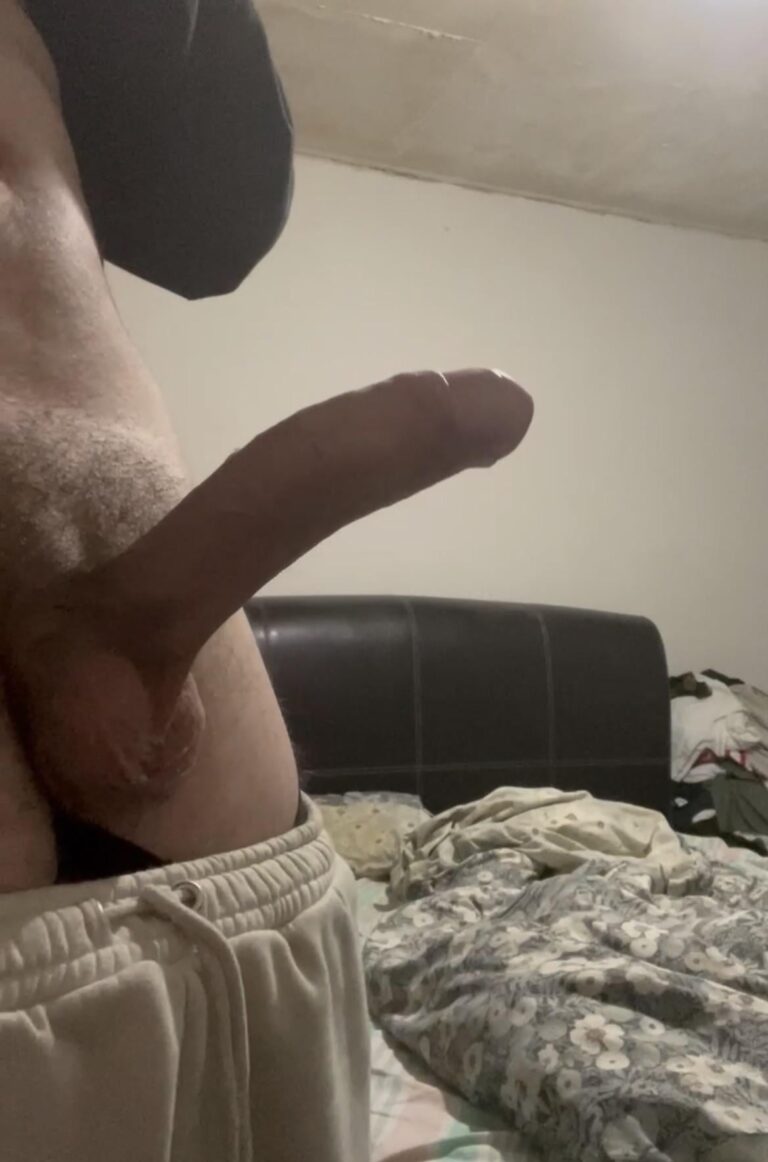 24M. England. 6ft3. Alpha. Check me out 😈💦 Dms open