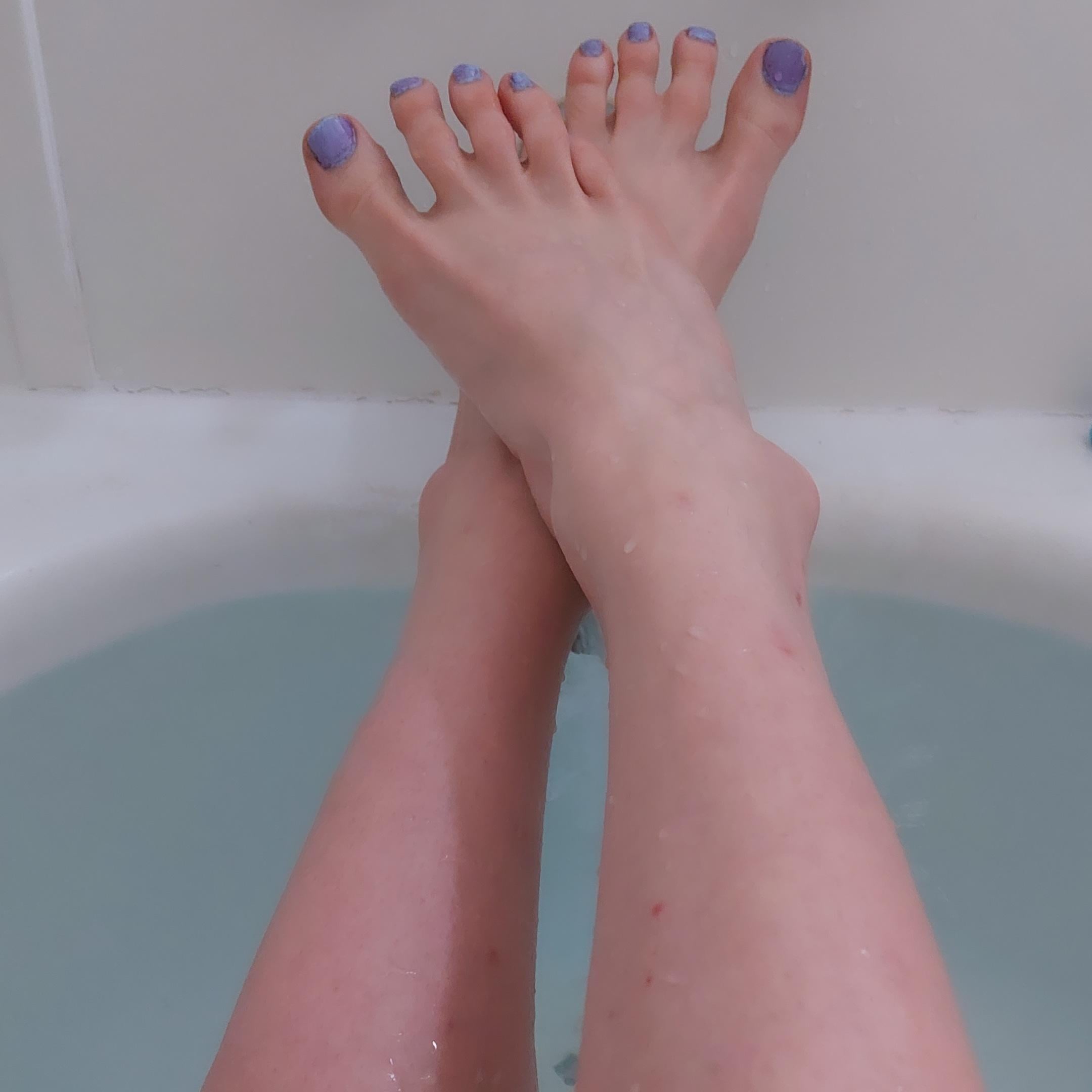 Bathtime Toes