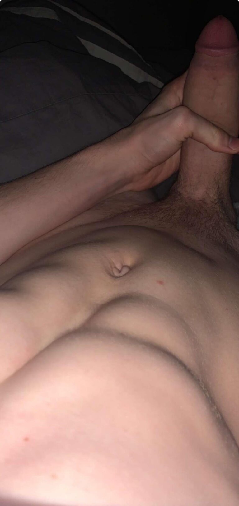 Does my 23 yo Montreal college bro dick turn you on? (Dms open for similar)