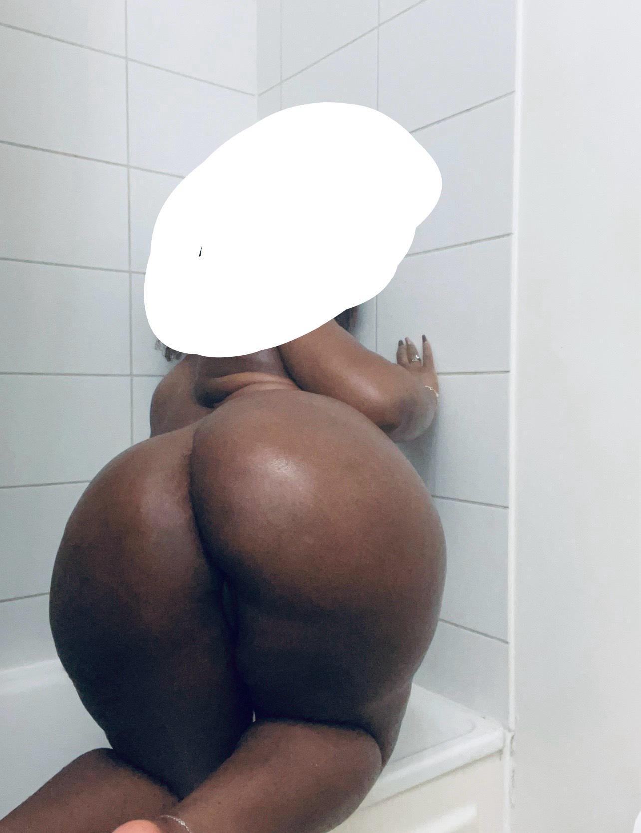 Showing off my chocolate ass