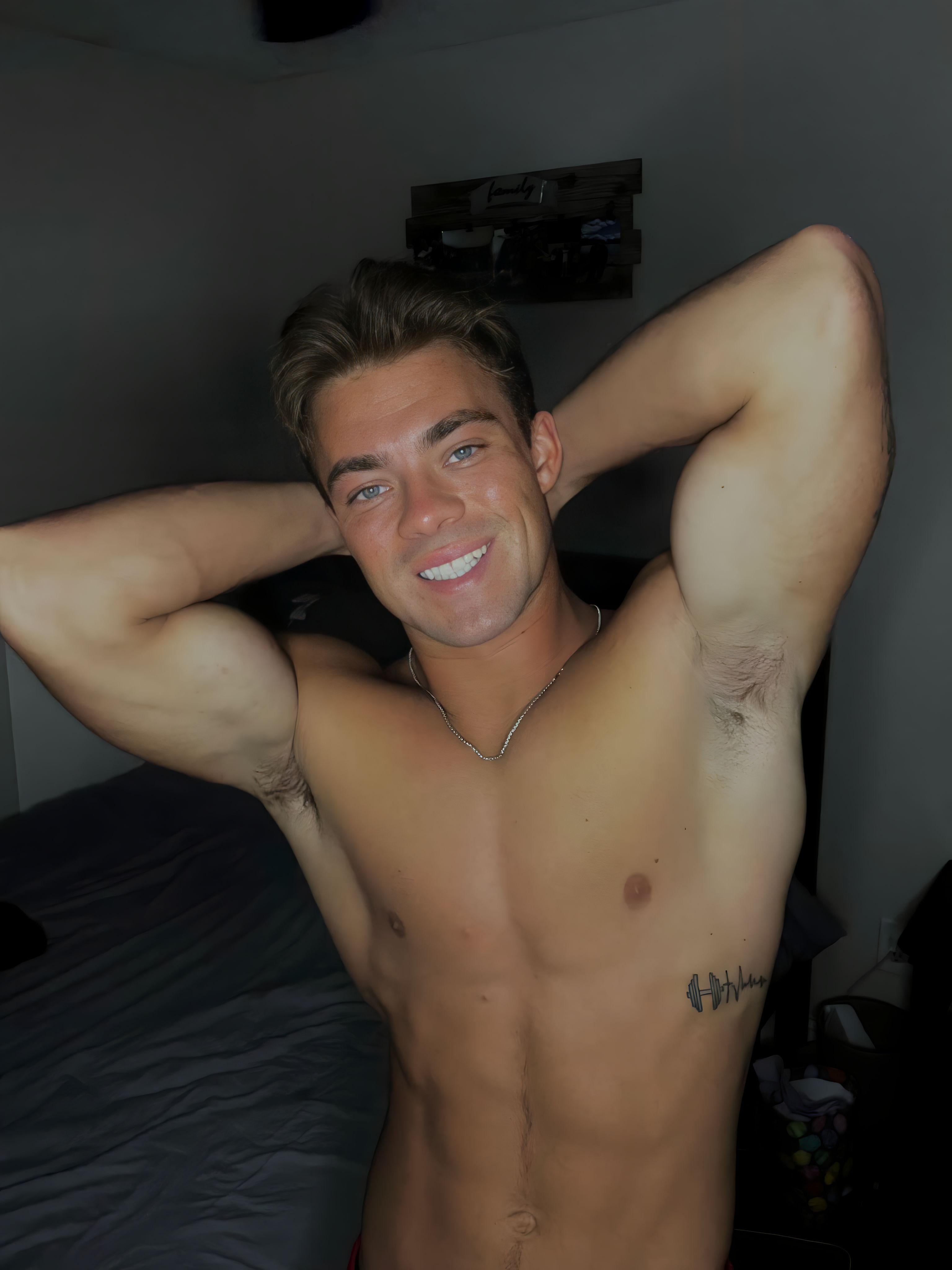 Which style is best Hairy Daddy look or shaved muscle